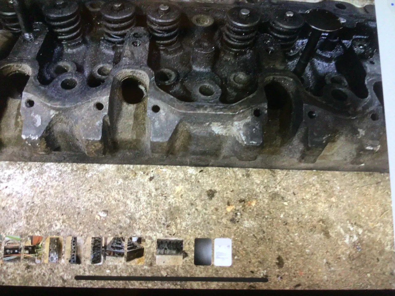 Billede 6 - En MF 35 FE 4 cylinder diesel topstykke