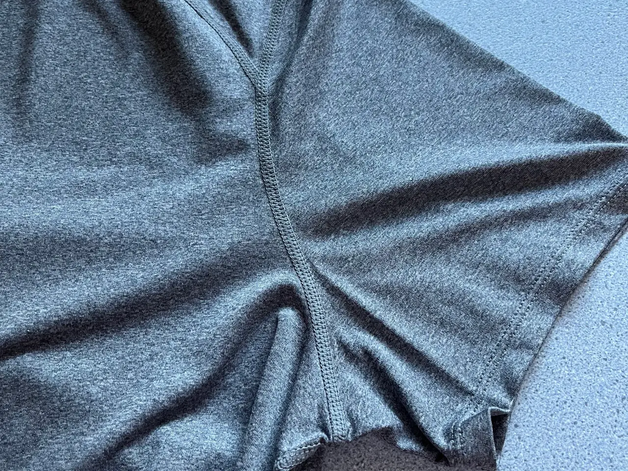 Billede 2 - Trænings t-shirt fra H&M