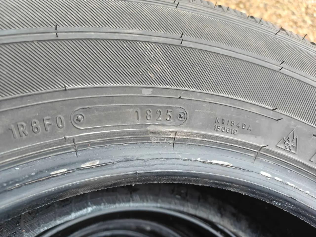 Billede 3 - 215/75-16 vinterdæk 