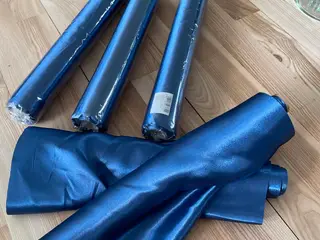 borddug blå satin 9 meter 0,36