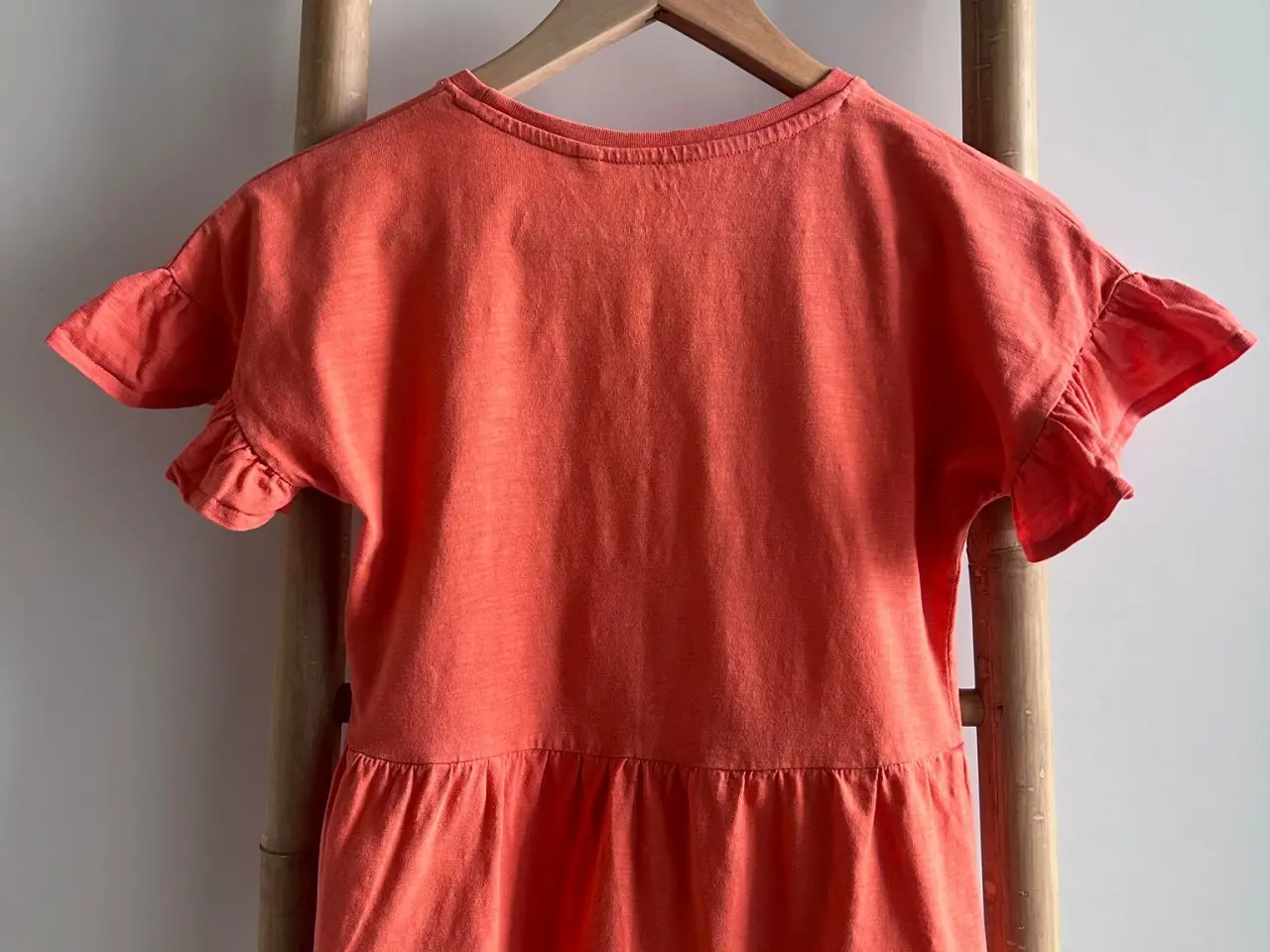 Billede 2 - Name it t-shirt med flæseærmer, str. 134-140