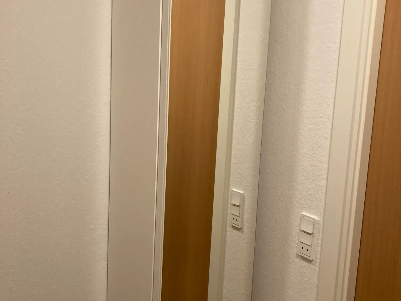 Billede 2 - Højskab til badeværelse.