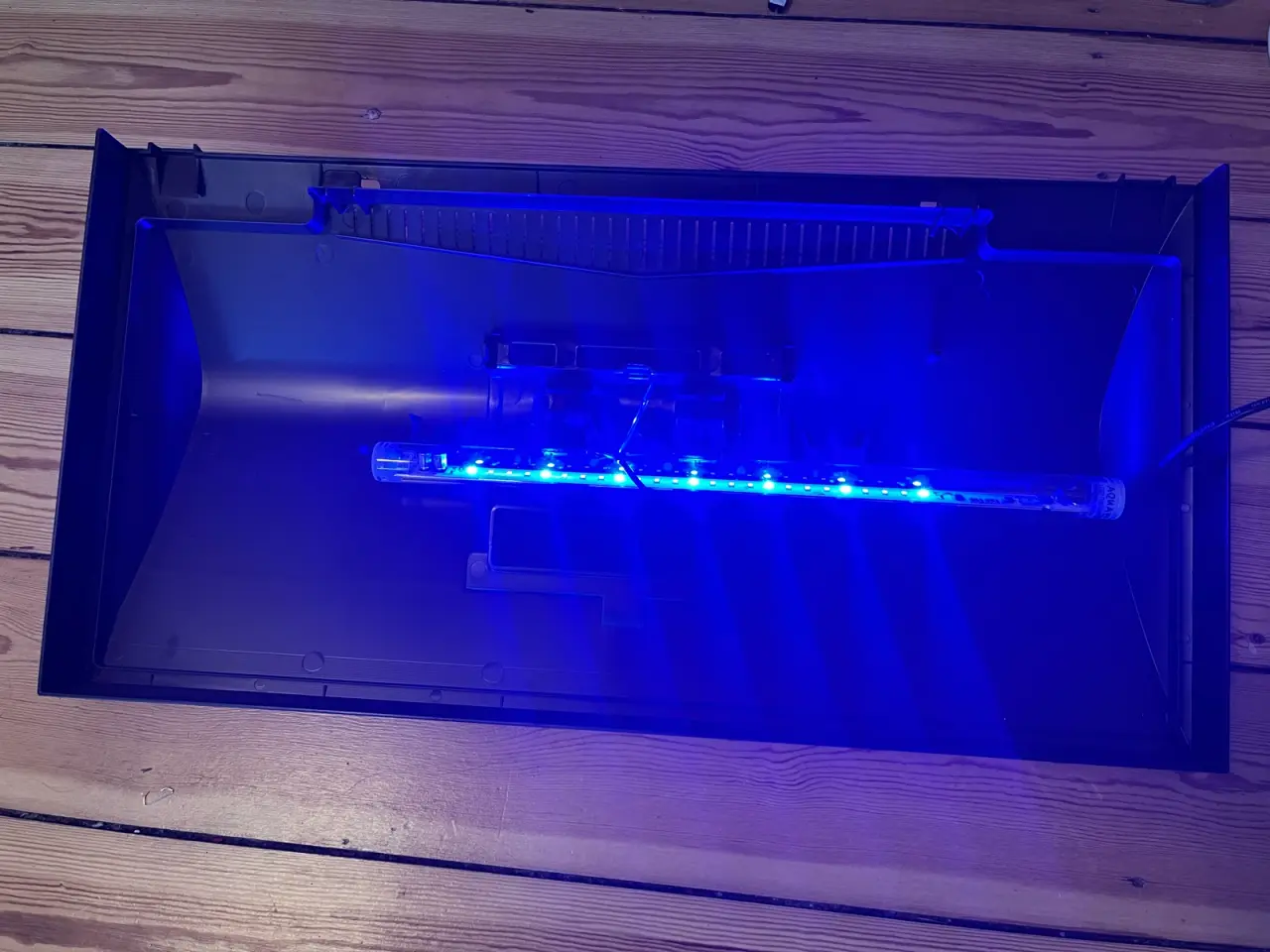 Billede 4 - Aquael akvarielåg med Day & Night LED-lys 60x30cm