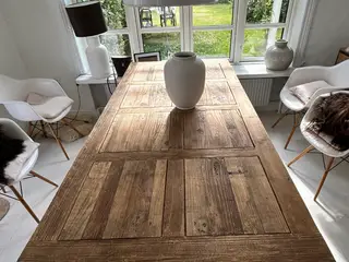 Rustikt spise plankebord 