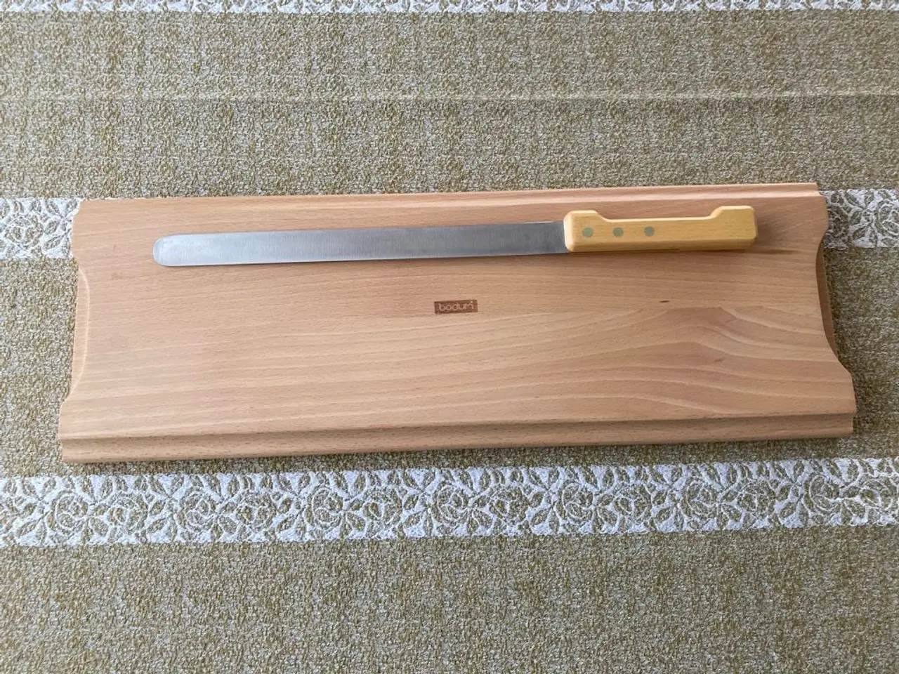 Billede 1 - Nyt Bodum filet skærebræt massiv bøg med kniv