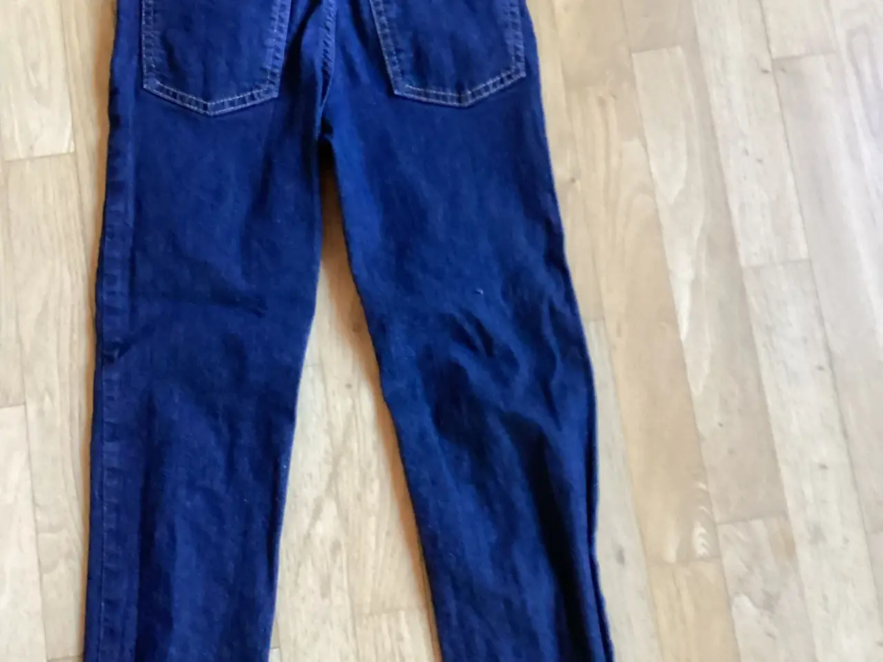 Billede 3 - Mørk denim buks