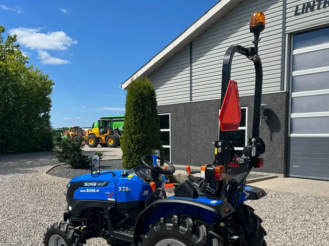 Billede 2 - Solis S26 6+2 Gearmaskine med Servostyring og brede traktorhjul