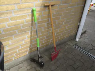 1 stk Lysbro kantskærer og en stk Mælkebøttefjerne