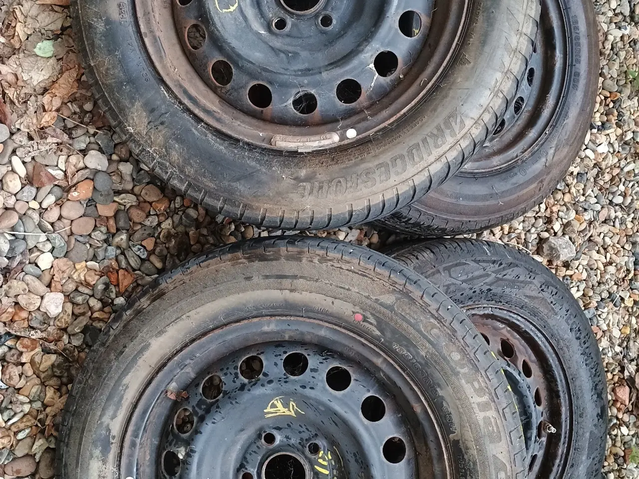Billede 1 - Ny model Yaris med 5x100 stålfælge med sensor