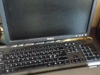 Skærm plus tastatur sælges