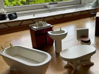 Dukkehus møbler. Stue badeværelse