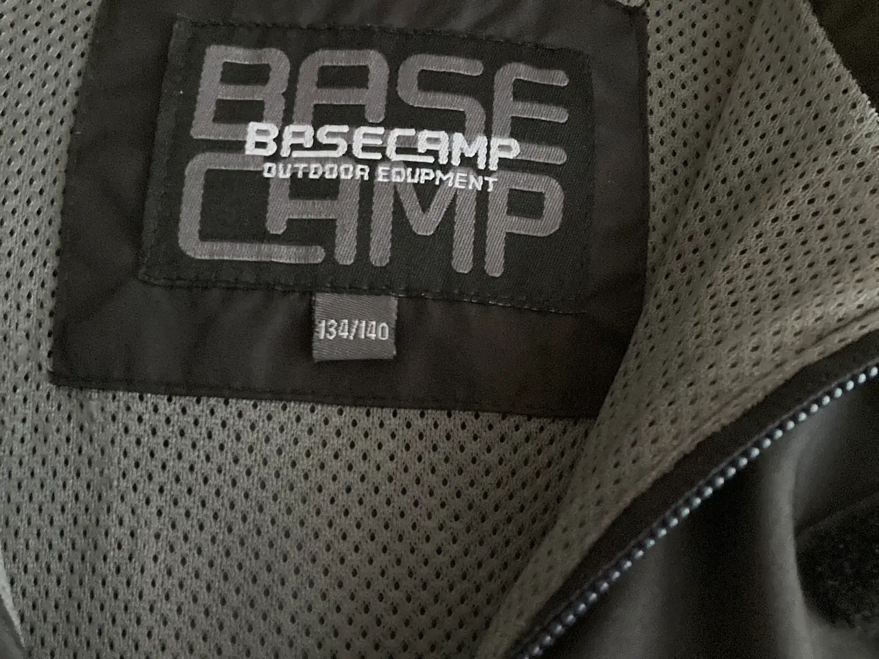 Billede 3 - Bacecamp regntøj str. 134/140 sort