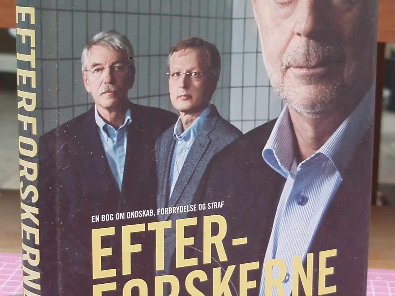 Billede 1 - Efterforskerne - Bent Isager-Nielsen