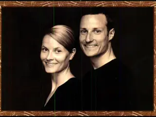 Kronprins Haakon og Mette-Marit Højby - Norman 03.014 - 12x17 cm - Ubrugt