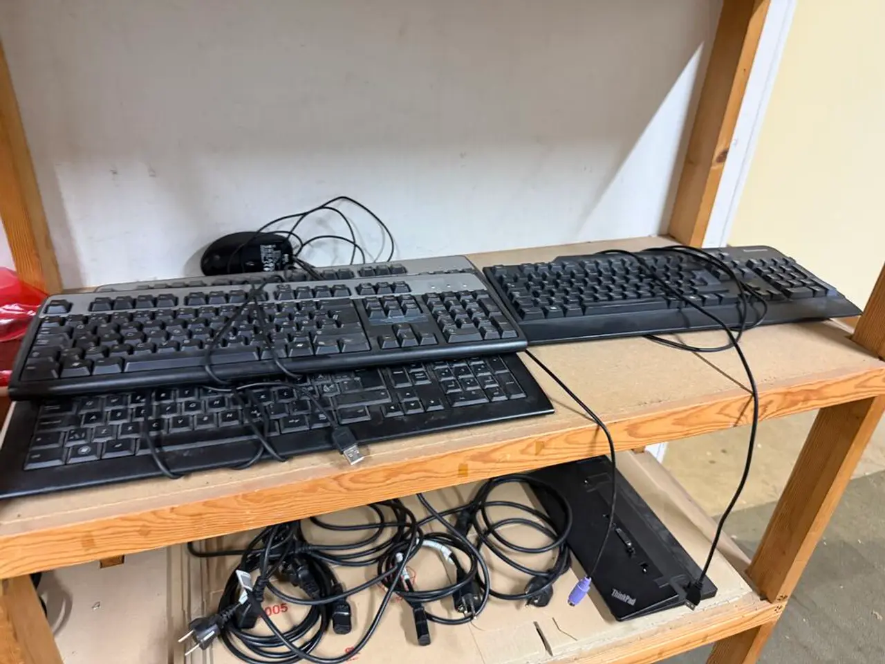 Billede 6 - Diverse computer dele, metal kuffert, skærm, osv.