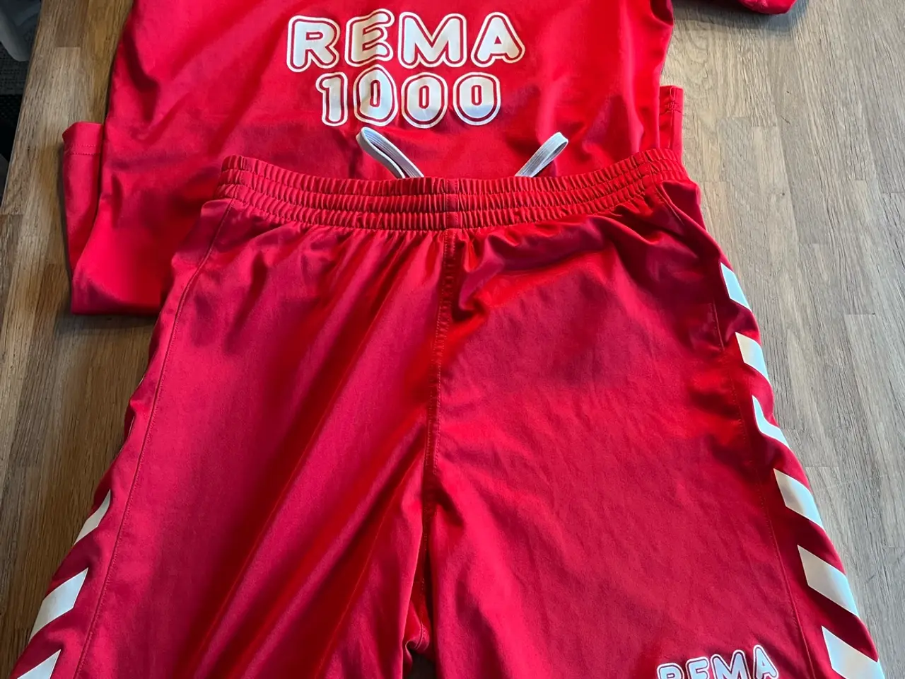 Billede 1 - Hummel shortssæt str. s