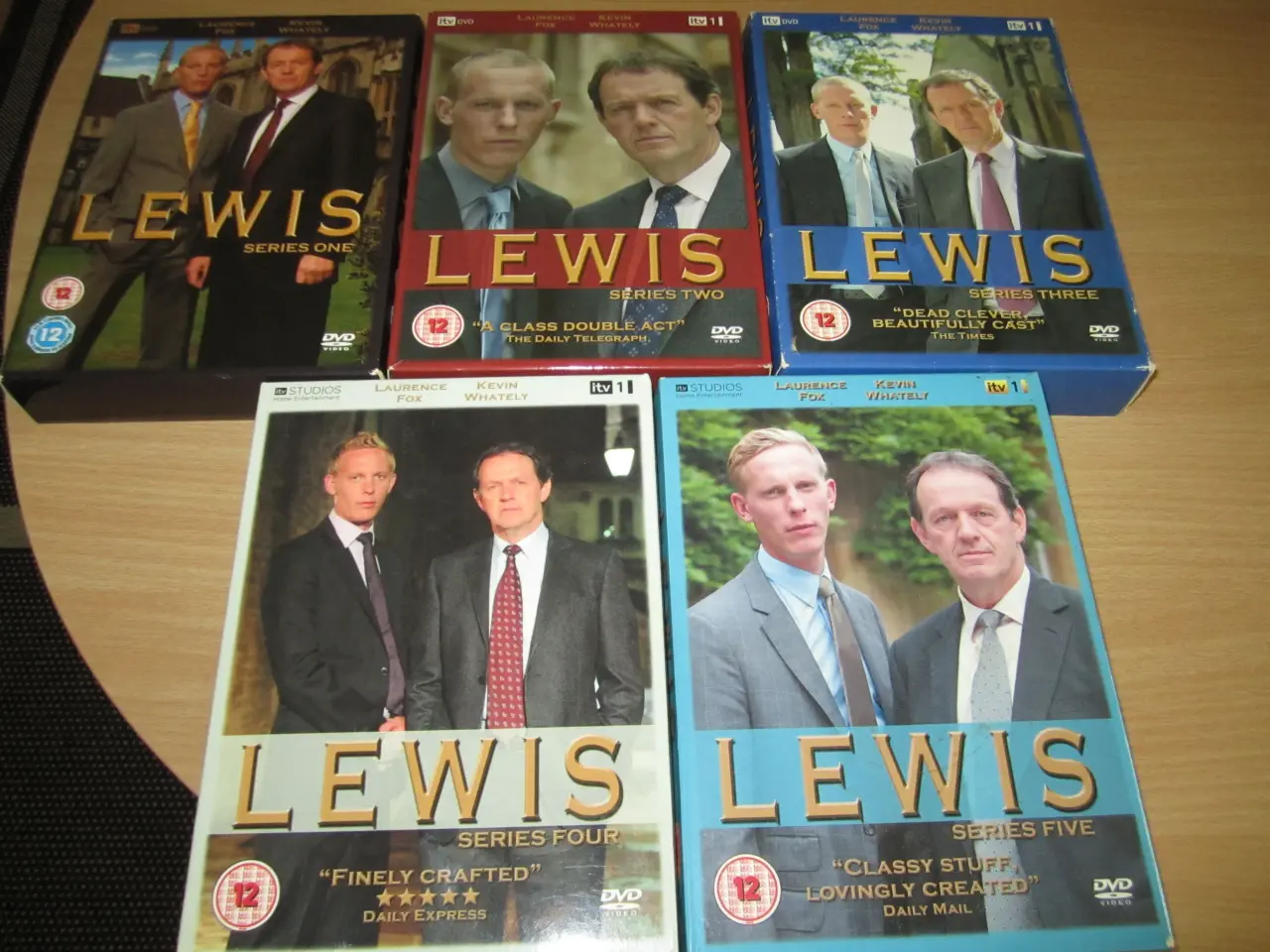 Billede 2 - LEWIS. Komplet Box. 1-5. BYD.