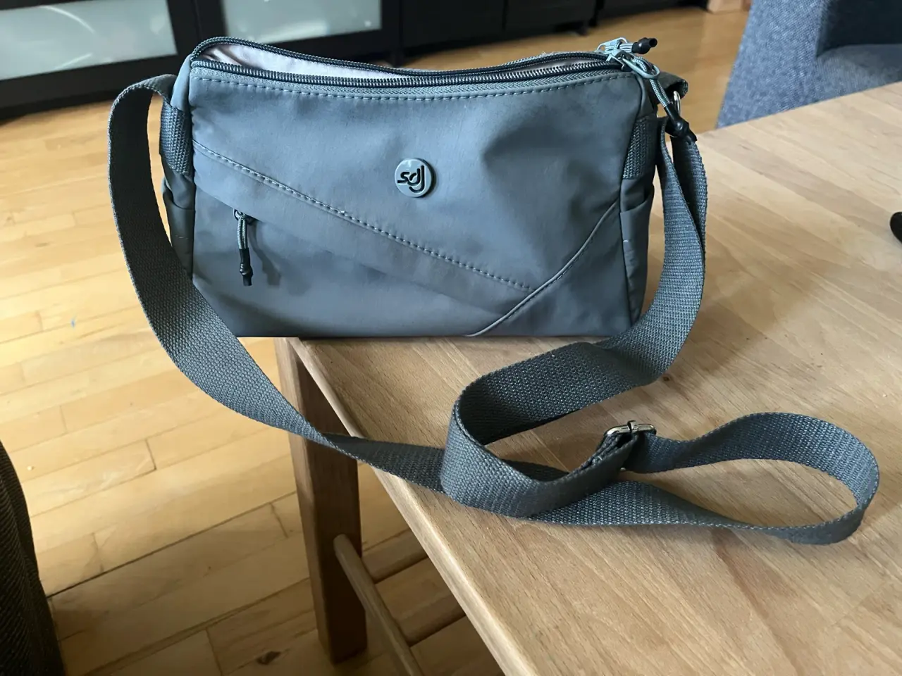 Billede 1 - Lille grå cross body taske