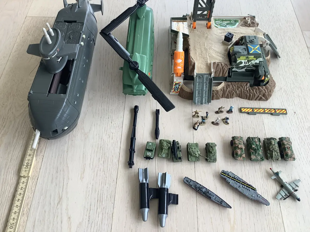 Billede 1 - Militær levesæt med base, helikopter mv.