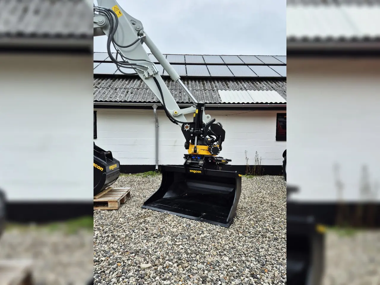 Billede 8 - Takeuchi TB290-2 / Fabriksny / Engcon med gribeklo / MIG2 / Engcon skovlsæt