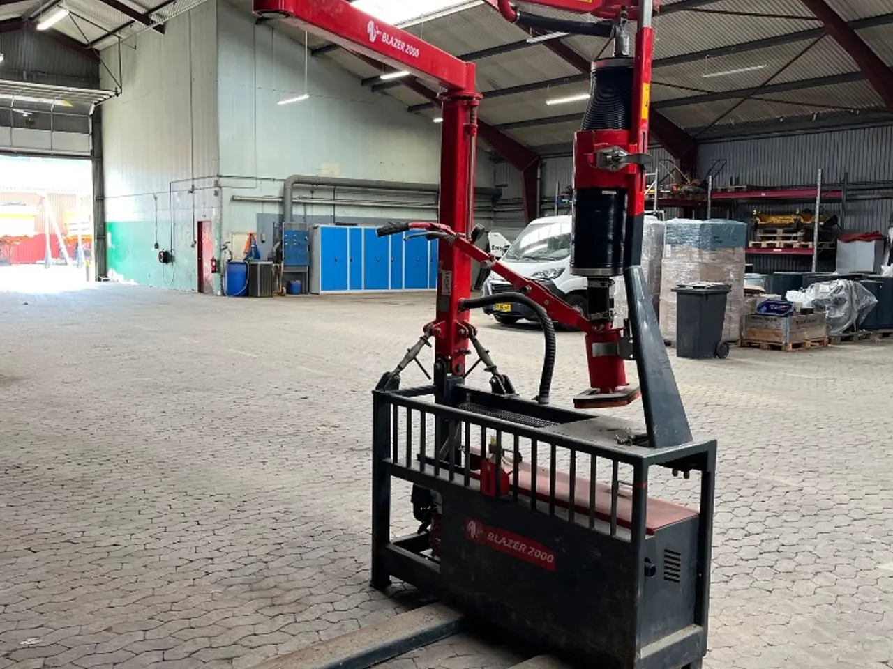 Billede 1 - AC Lift-Blazer 2000 fliseløft Med egen Honda benzinmotor.