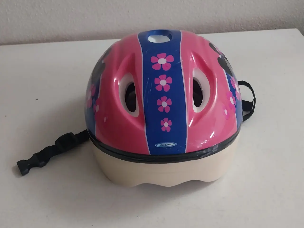 Billede 5 - Minnie mouse cykelhjelm