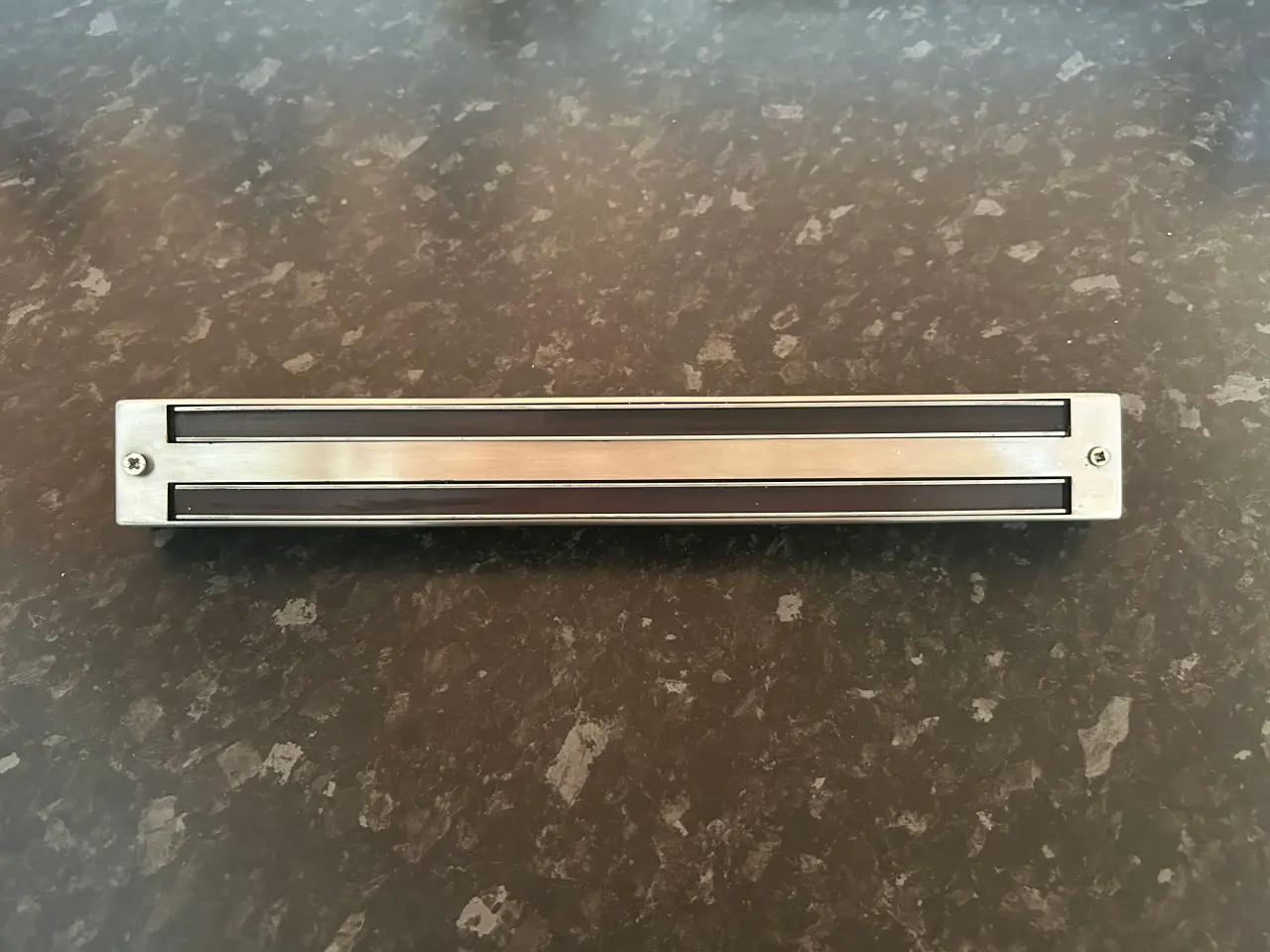 Billede 1 - Knivmagnet i stål, 34 cm.