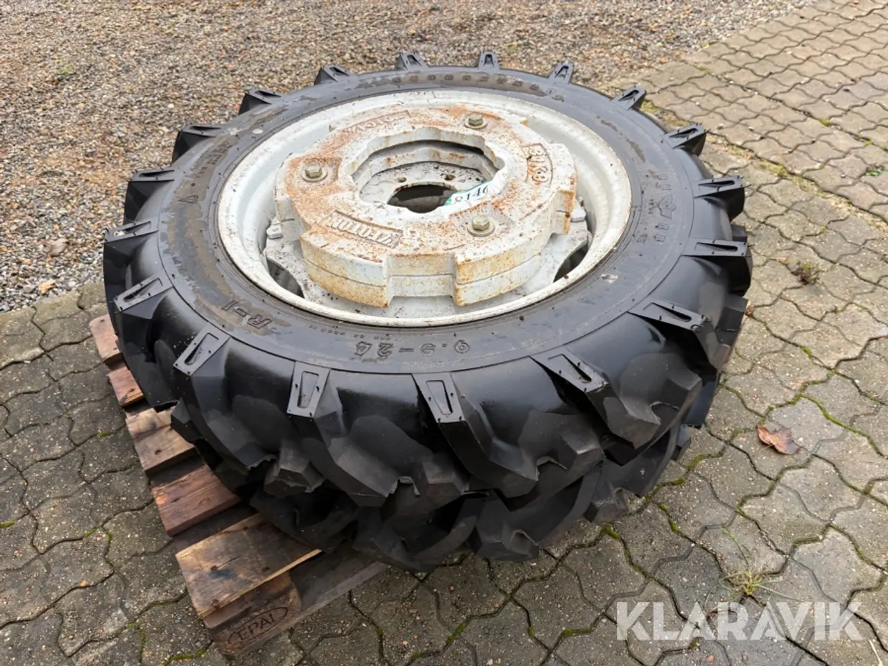 Billede 2 - Kompakttraktor dæk 2 styk 9.5 -24 med hjulvægt