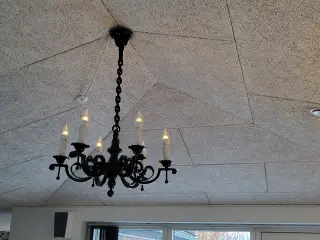 Lysekrone med dæmpbare LED pærer