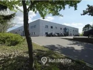Kontor og lager i større ejendom