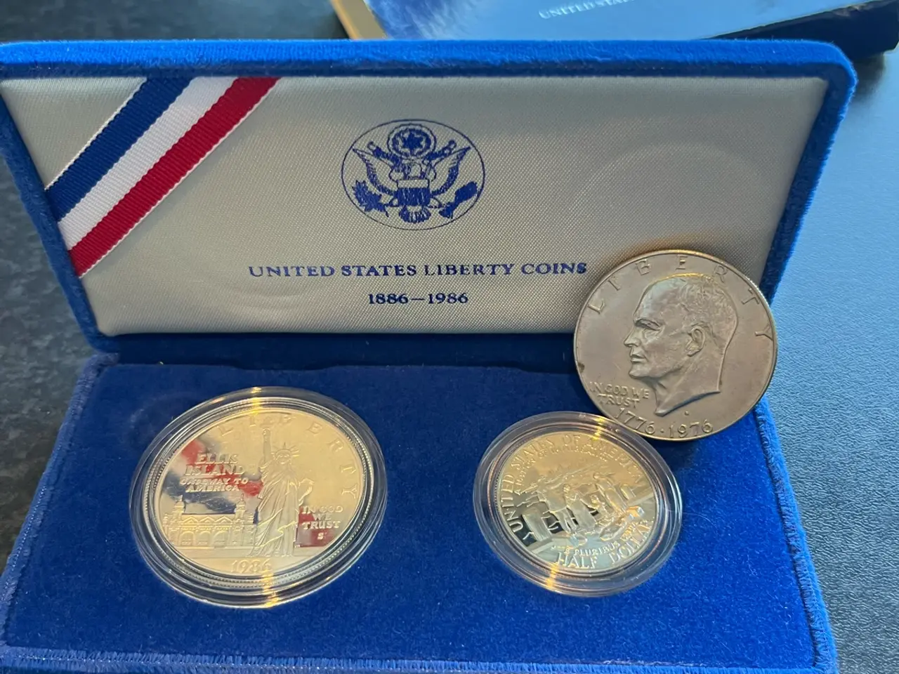 Billede 1 - SILVER AND HALF DOLLAR 