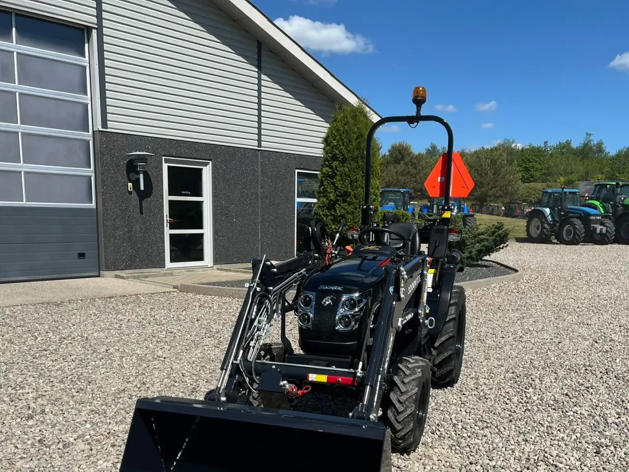 Billede 12 - Solis S26 6+2 gearmaskine Limited Edition i sort med brede hjul og Fuldhydraulisk frontlæsser