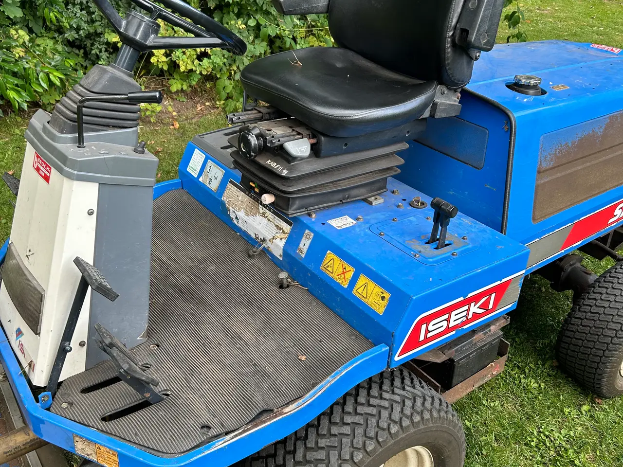 Billede 5 - Iseki SF330 diesel plæneklipper med 2 m klippebord