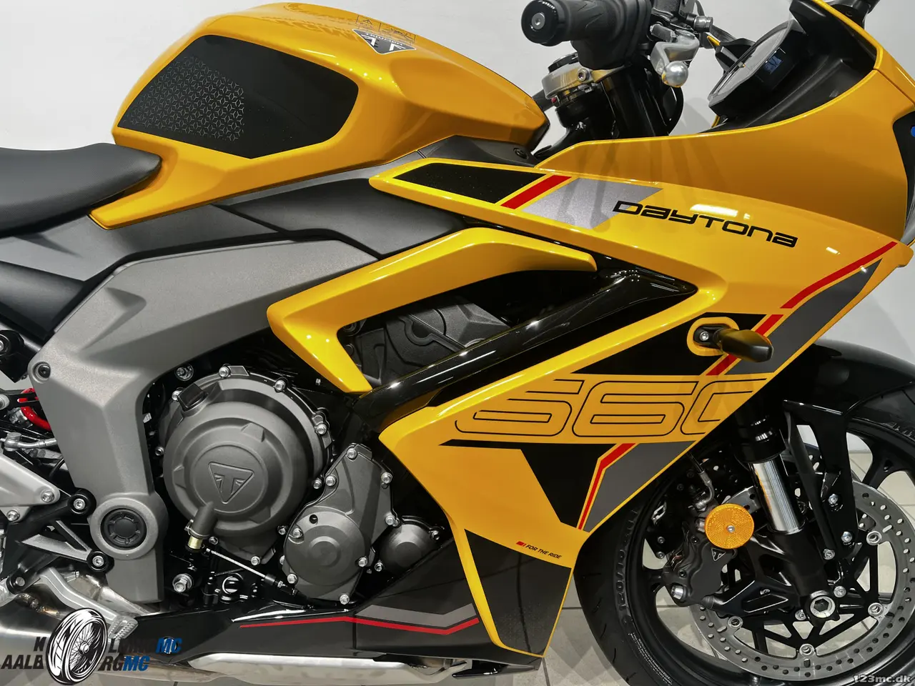 Billede 5 - Triumph Daytona 660 Cosmic Yellow / Sapphire Black
