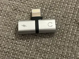 Apple Lightning splitter adapter til opladning og lyd