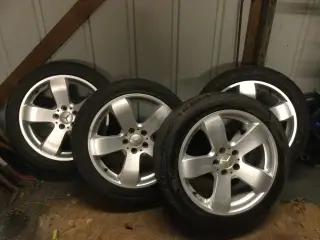 Originale 18” Mercedes Alufælge med sommerdæk