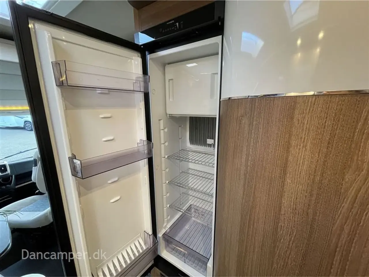 Billede 16 - 2020 - Carthago c-tourer I 144 LE Fantastisk helintegreret autocamper. 9-trins automatgear, automatisk klimanlæg i førehuse, Multimediasystem inkl. navigation og DAB+