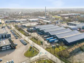 Lager til leje i Odense – 3 300 m² isolerede lagerhaller nær E20 på Holkebjergvej