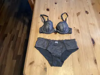 Nye Bh- Sæt. Forskellige Str / Corsage.