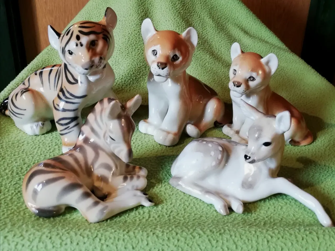 Billede 2 - Russiske figurer tiger, løver, zebra og bambi