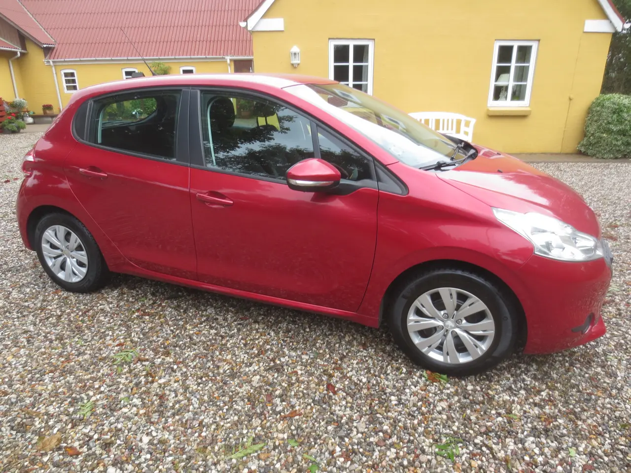 Billede 5 - Pæn Peugeot 208 1.2 i År 14. Nysynet.