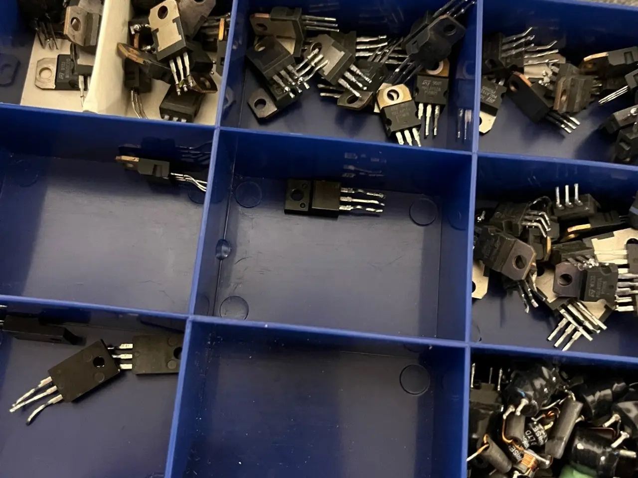 Billede 8 - Double-Sided Organizer Box med blandet Capacitors,
