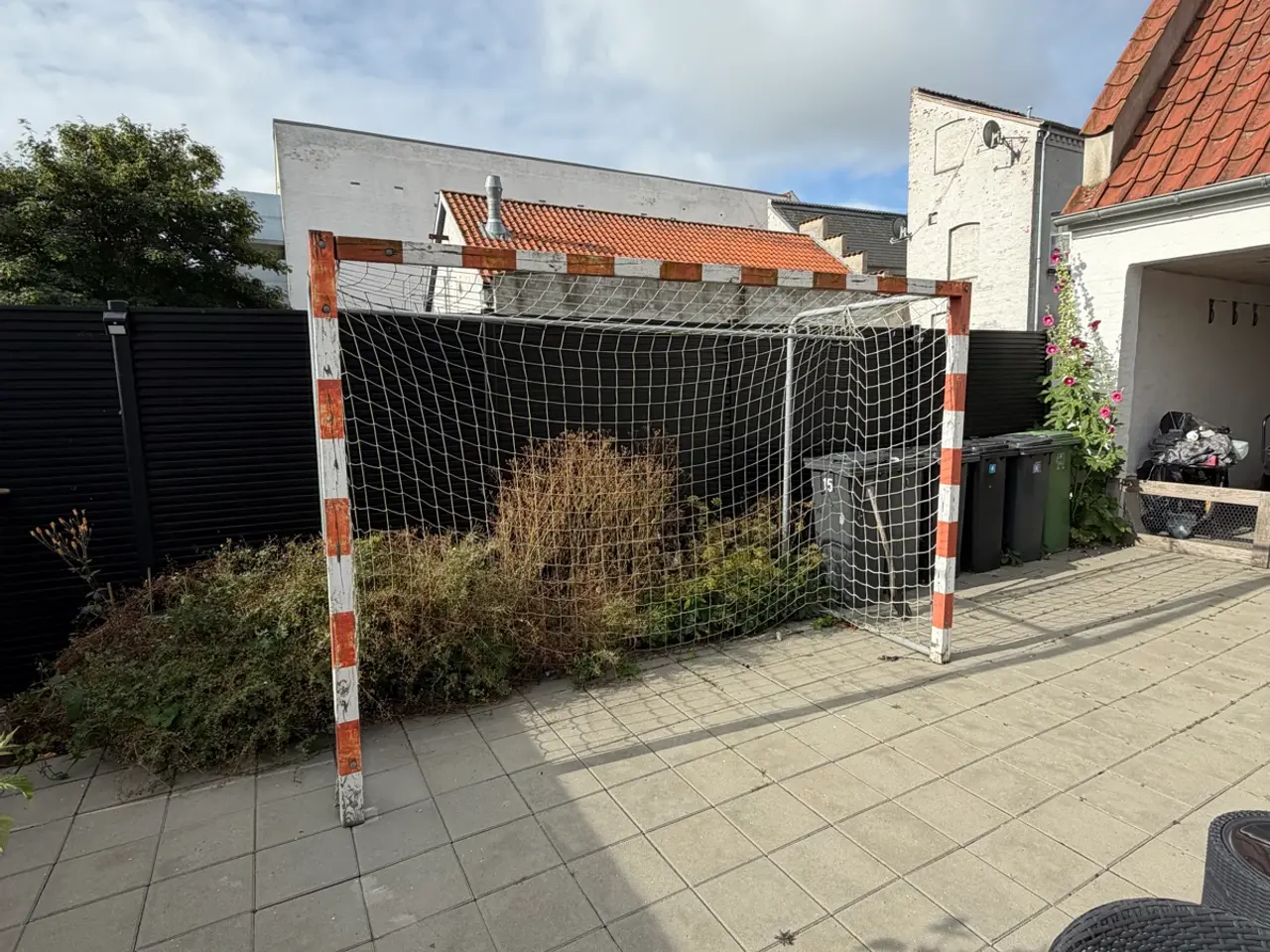 Billede 1 - Håndboldmål i træ og metal med net.