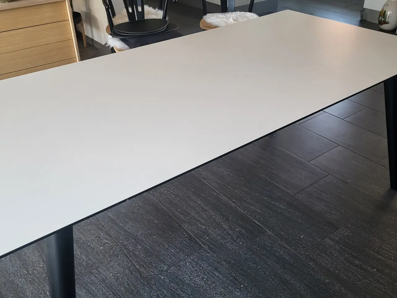 Billede 3 - Spisebord med laminat bordplade 