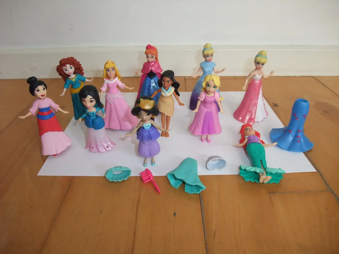 Billede 2 - Prinsesse Påklædnings Figurer/Dukker  
