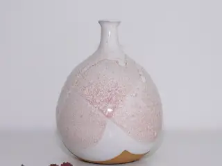 Vase i stentøj af keramiker Elisabet Johansson