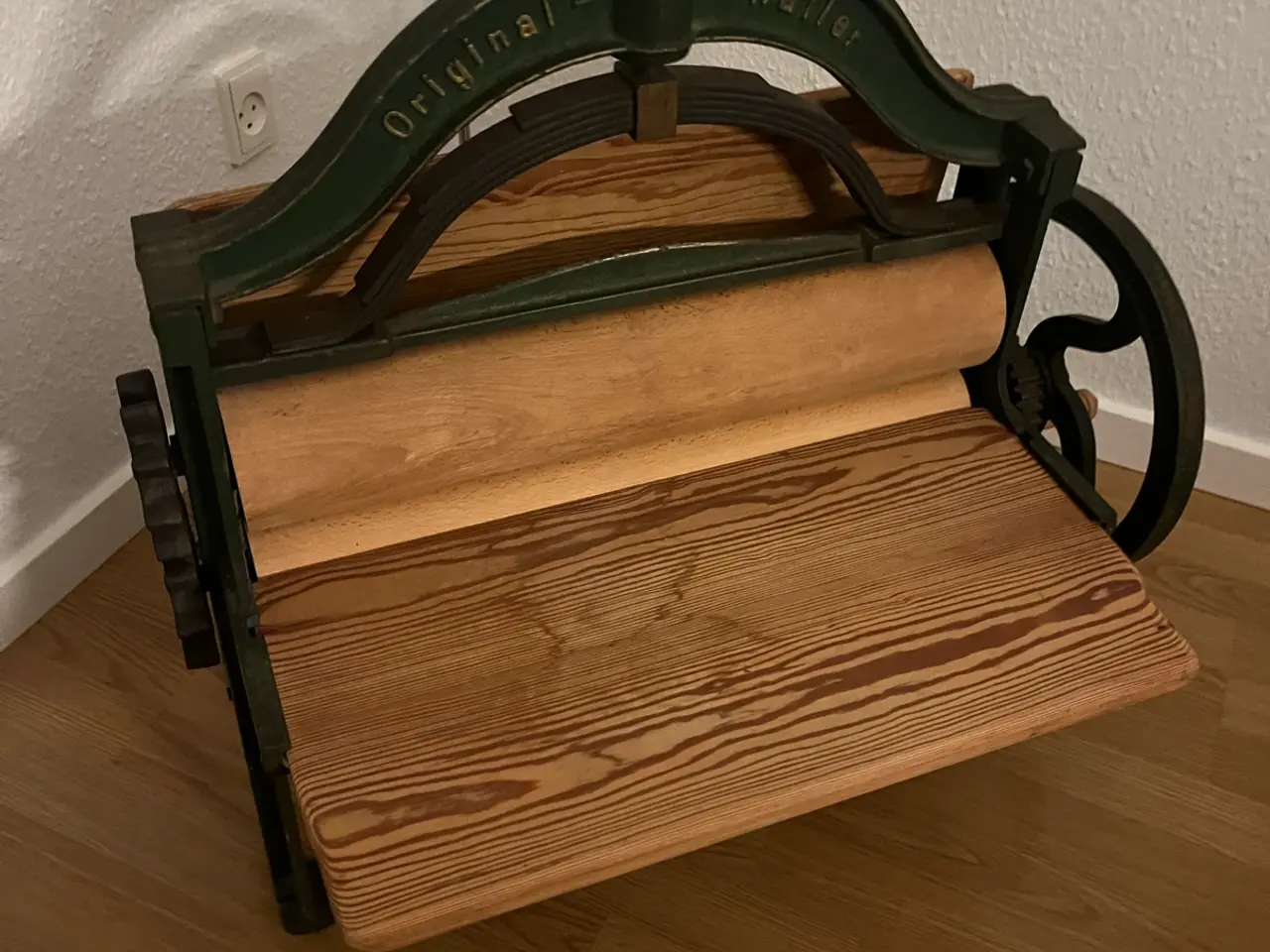 Billede 1 - Antik strygerulle. Original Haller