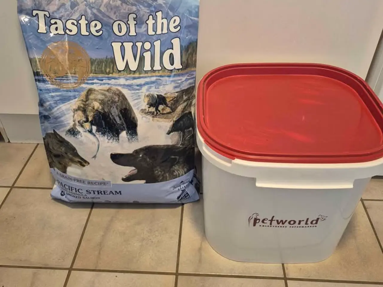 Billede 2 - Taste of the wild hundefoder 2 sække