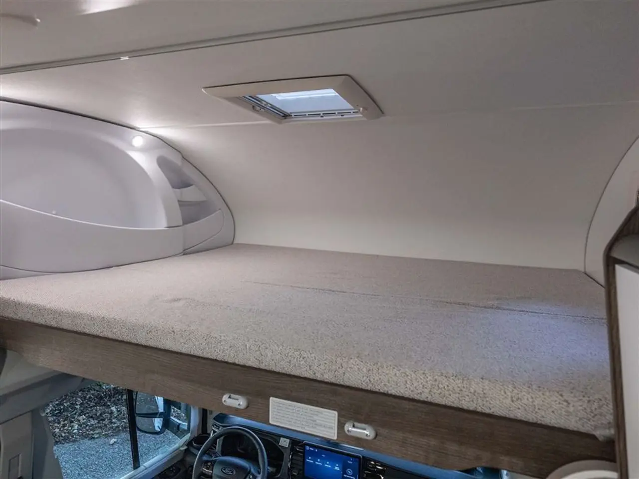 Billede 14 - 2027 - Benimar Sport 363 UP Automat gear - Dieselfyr - 12V kompressor køl - 200W solcelle