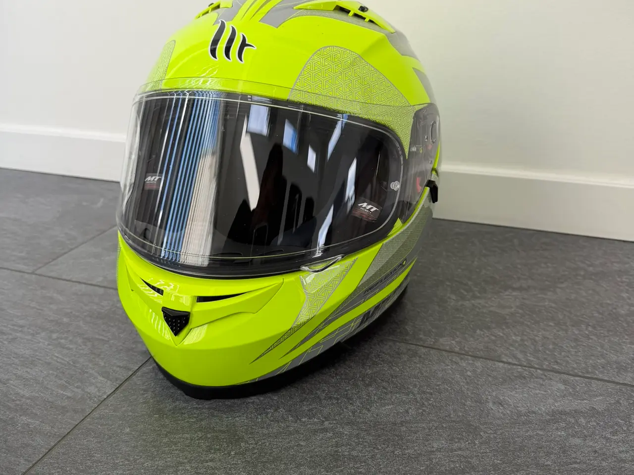 Billede 1 - Hjelm som ny - MT Helmets